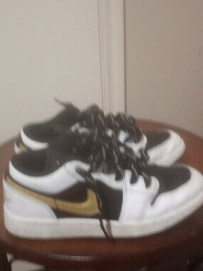 Nike Air Jordan 1 Low Gold Swoosh GS - Size 3.5Y or women’s Size 5 553560-172